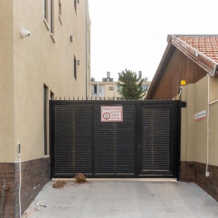 Nahal Oz 33 Aparthotel Bat Yam Buitenkant foto